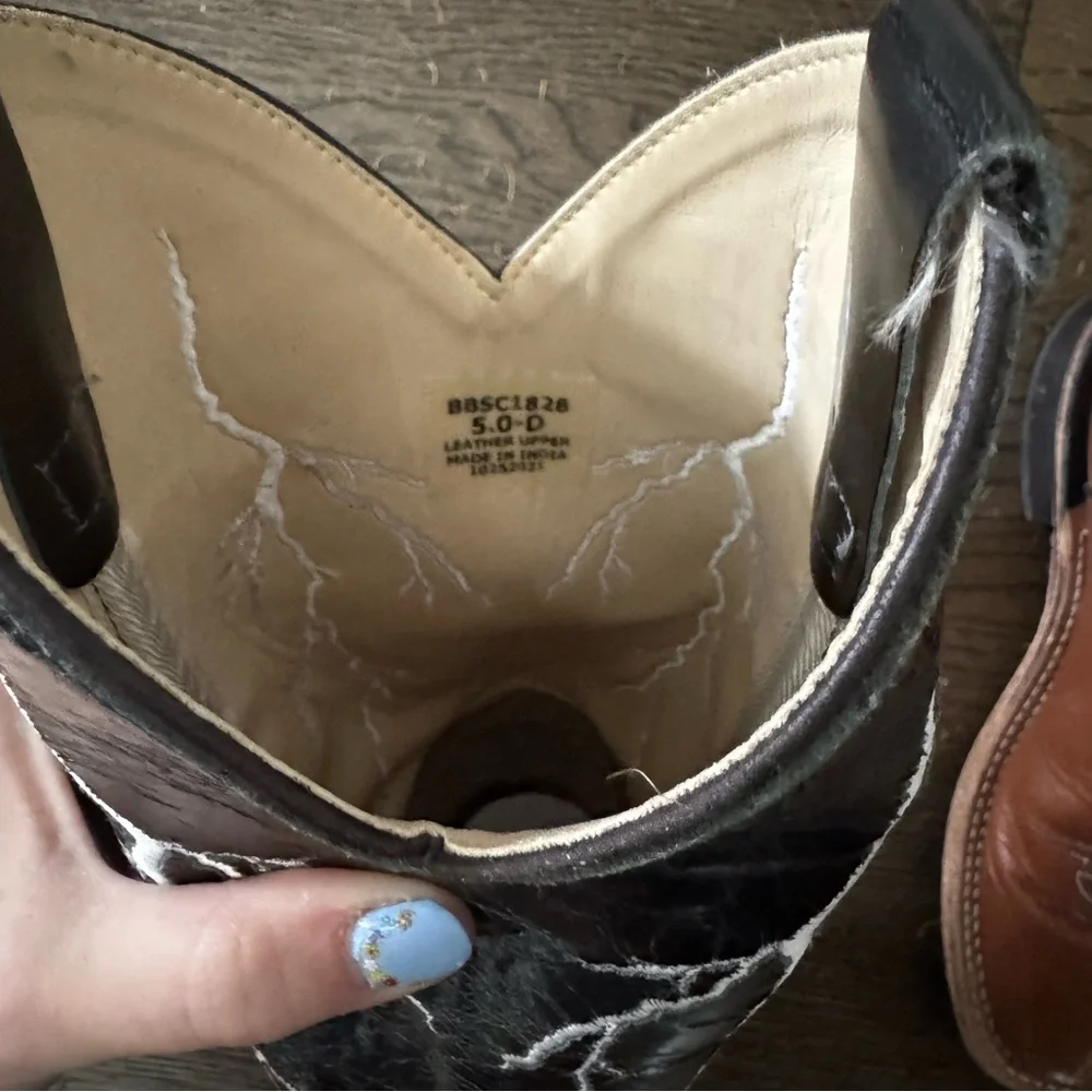 CODY JAMES YOUTH LIGHTENING WESTERN BOOTS
Size 5 - Picture 12 of 13
